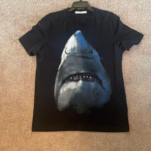 Men’s Givenchy shark tee shirt- large like new